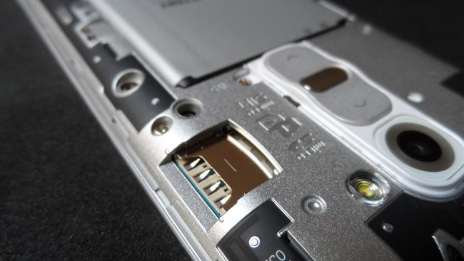 Ranura de tarjetas del LG G2 Mini