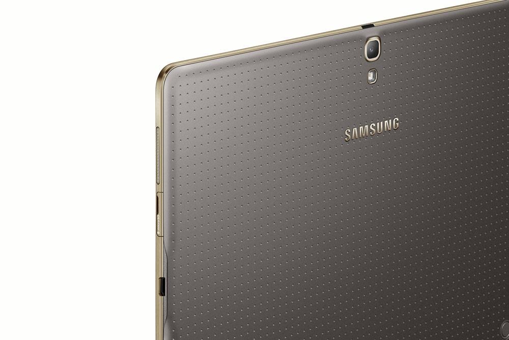 Samsung Galaxy Tab S en color marrón con bisel dorado