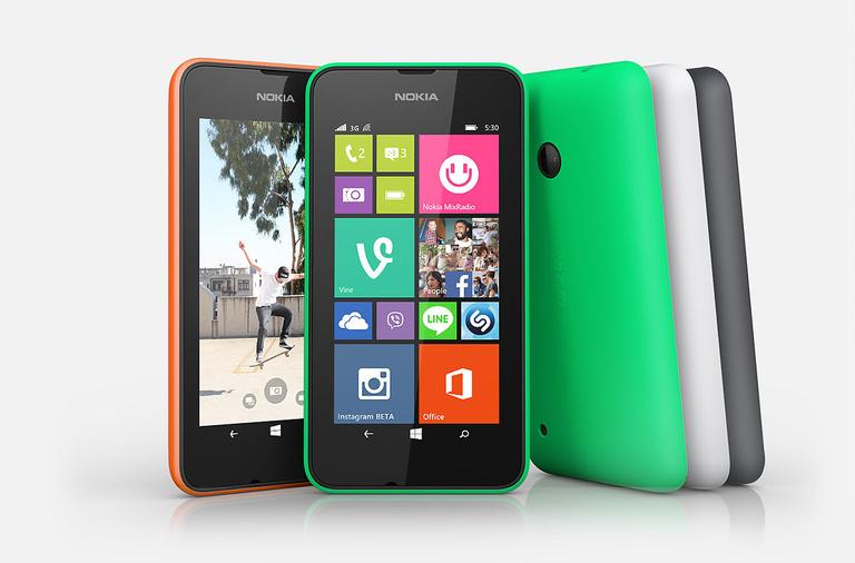 Nokia Lumia 530 en verde y naranja