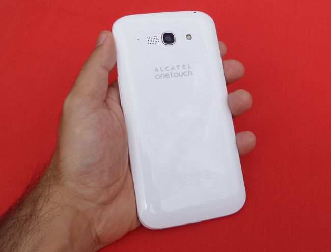 Fotografía de la parte trasera del Alcatel OneTouch Pop C9