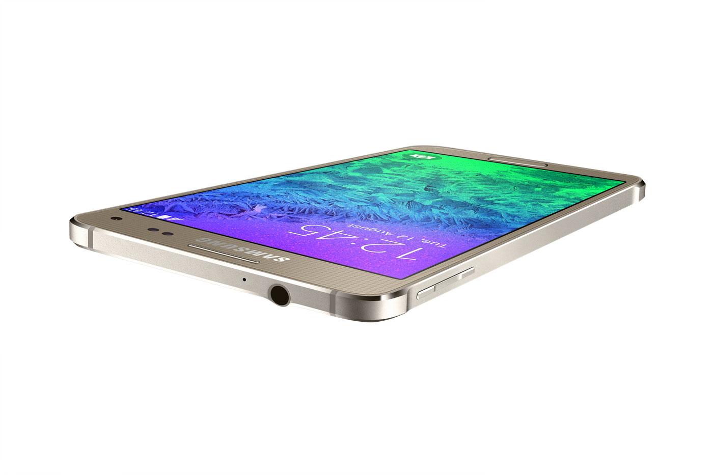 Samsung Galaxy Alpha en color oro detalle del cargador