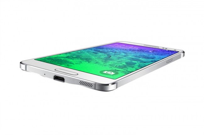 Samsung Galaxy Alpha detalle de la conexión