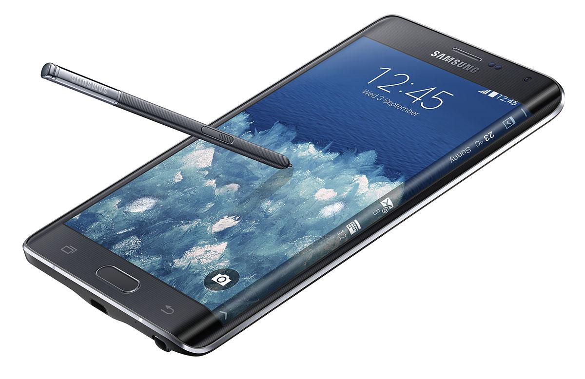 Samsung Galaxy Note Edge en color negro con lápiz sobre pantalla