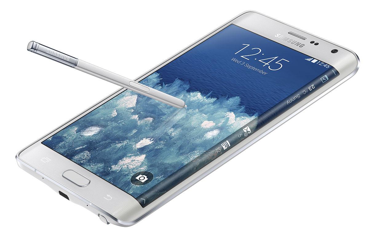 Samsung Galaxy Note Edge en color blanco con el lápiz en la pantalla