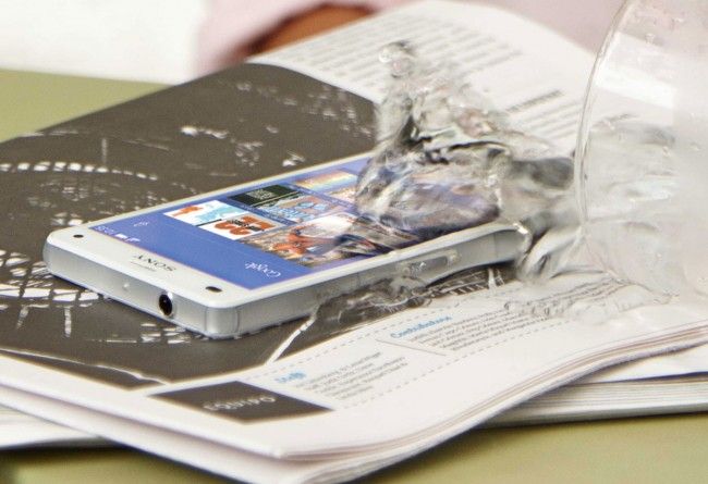 Sony Xperia Z3 Compact con agua