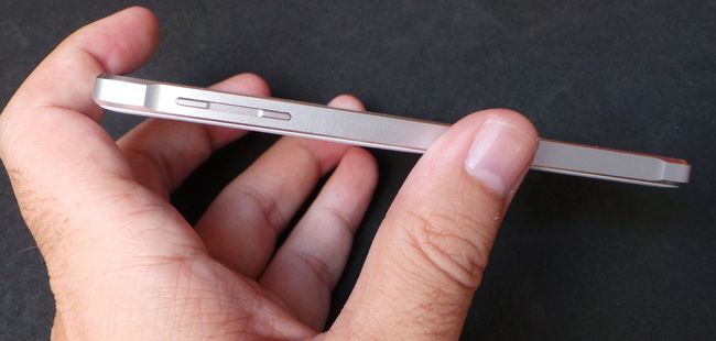 Lateral del teléfono Samsung Galaxy Alpha