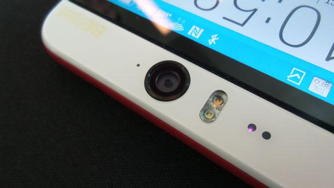 Camara frontal del HTC Desire Eye