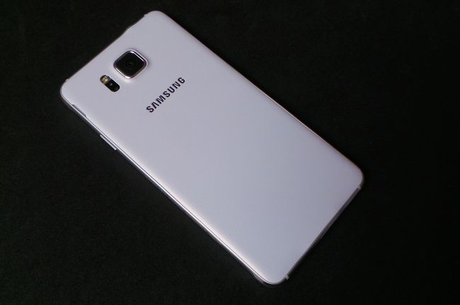 Parte posterior del Samsung Galaxy Alpha
