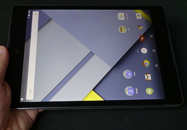 tabñet Nexus 9 en mano