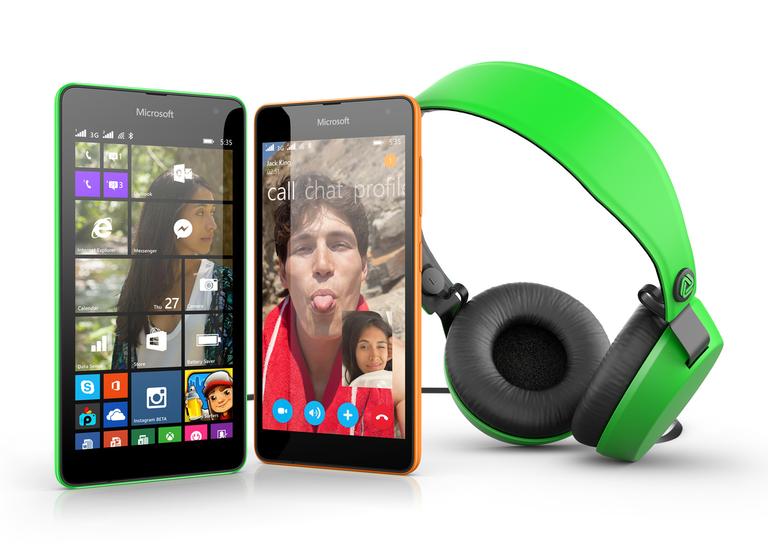 Nokia Lumia 535 con auriculares