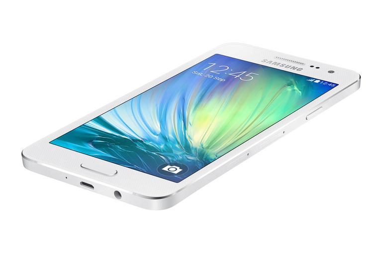 Samsung Galaxy A3 en color blanco vista superior