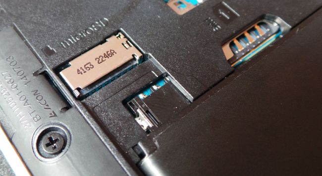 Ranuras para tarjetas del HTC Desire 510