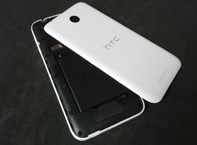 teléfono HTC Desire 510 abierto