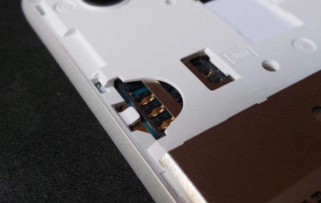 Ranuras de tarjetas del Sony Xperia E3