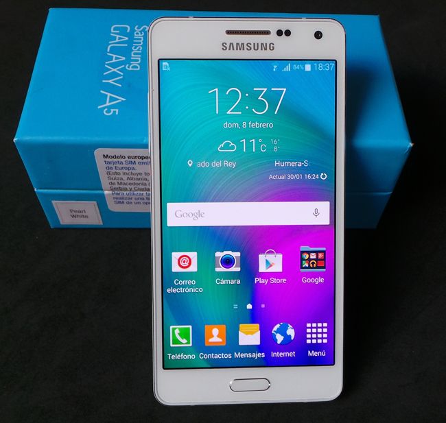 Teléfono Samsung Galaxy A5 con caja