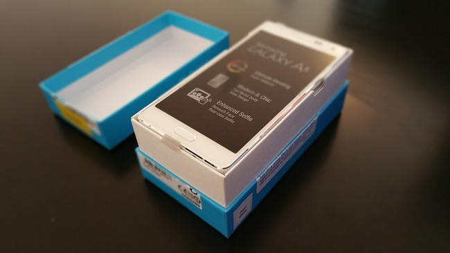Teléfono Smasung Galaxy A5 en caja