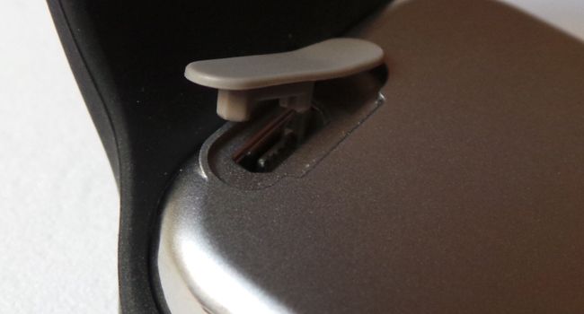 Puerto USB del Sony SmartWatch 3