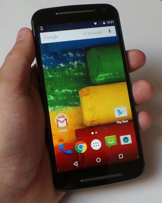 Teléfono Motorola Moto G 4G 2015 en mano