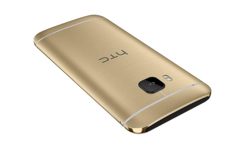 HTC One M9 en color oro, vista tarsera
