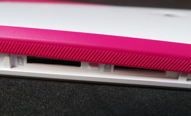 Ranuras laterales del Motorola Moto E (2015)