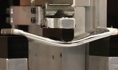 Samsung Galaxy S6 Edge bend test.