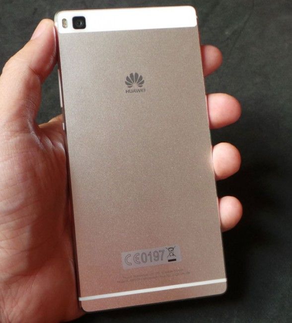 Parte trasera del Huawei P8