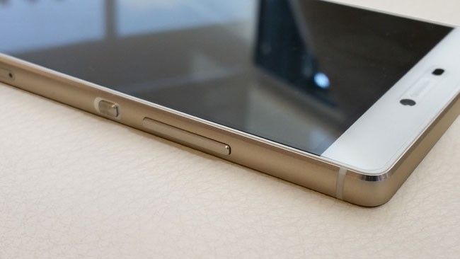 Lateral de cerca del Huawei P8