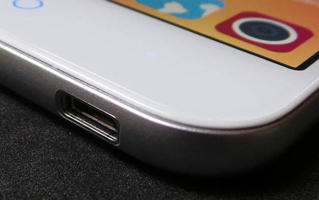 Puerto USB del ZTE Blade S6