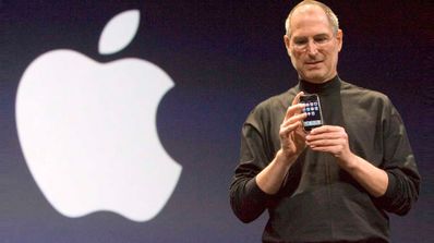 Steve Jobs presentando el iPhone en 2007.