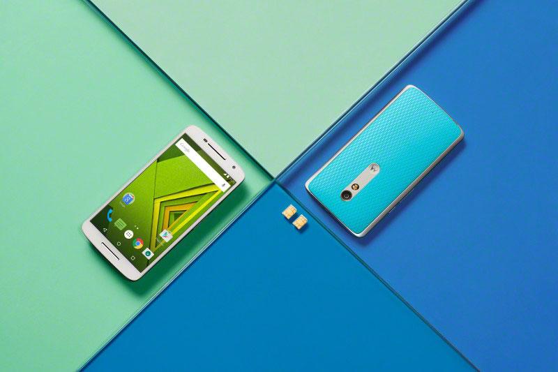 Motorola Moto X Play en color blanco y azul