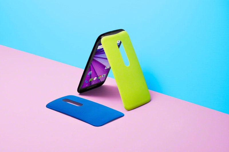 Motorola Moto G Tercera Generación con carcasas de color verde y azul
