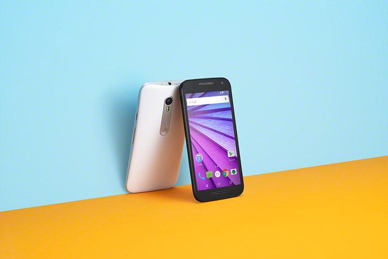 Motorola Moto G Tercera Generación con carcasa de color blanco