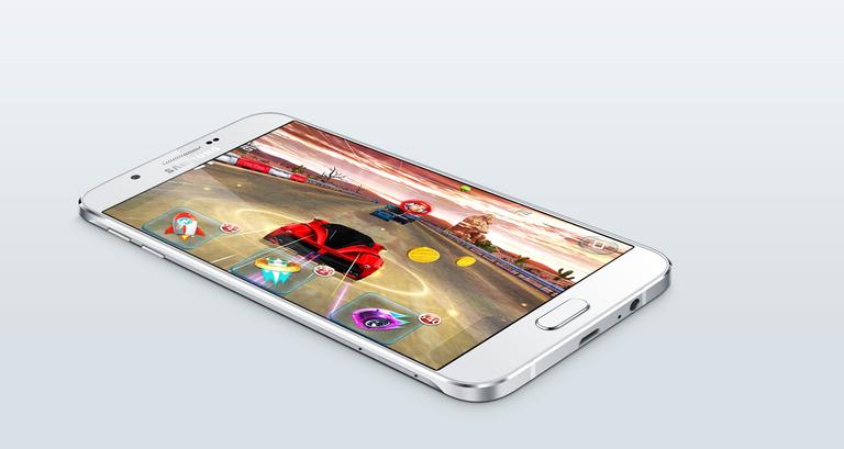 Samsung Galaxy A8 con videojuego