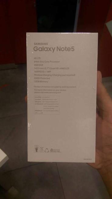 Fotografía de la parte trasera de la caja del Samsung Galaxy Note 5
