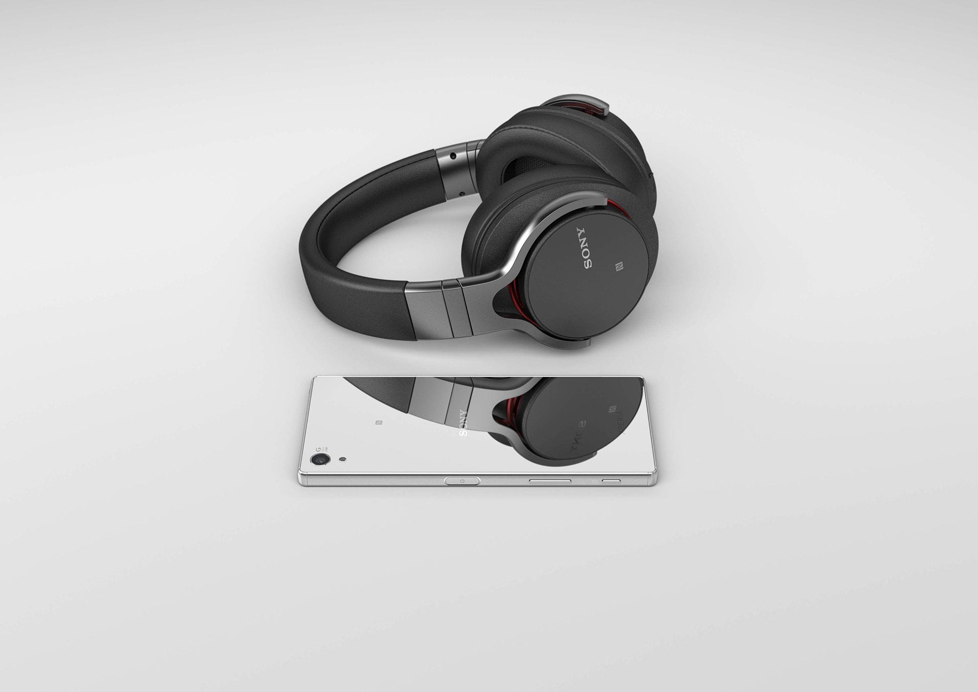 Sony Xperia Z5 Premium plateado con auriculares