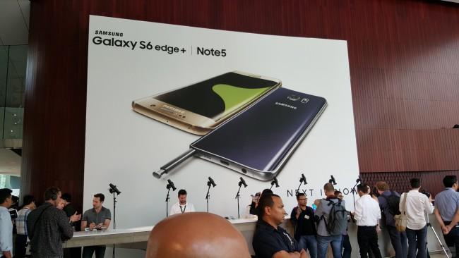 cartel samsung con nuevos Galaxy S6 edge+ y note 5