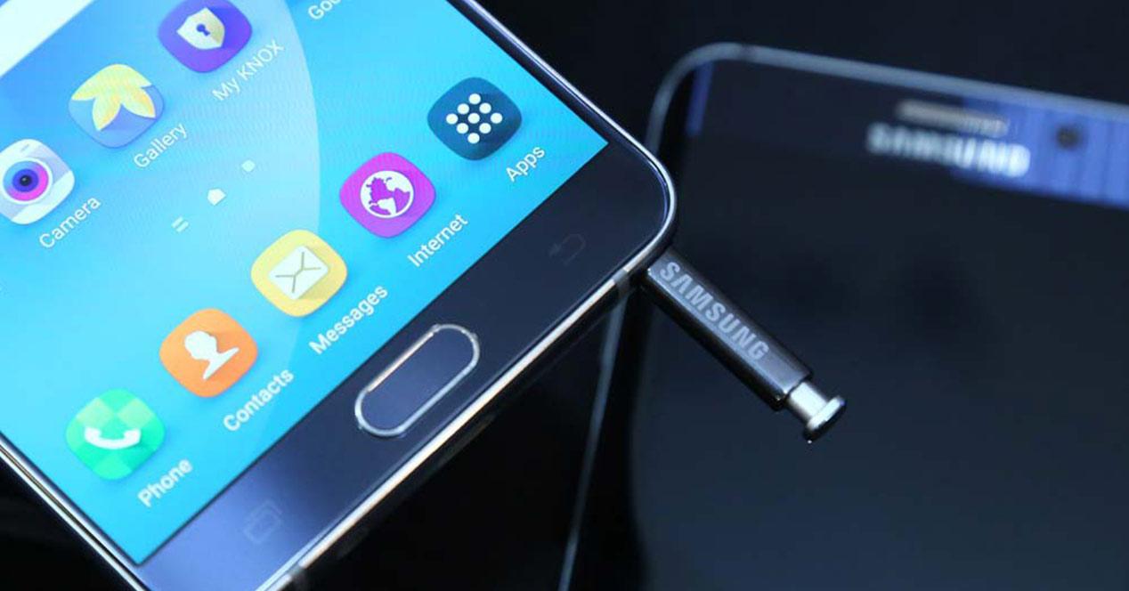 Samsung Galaxy Note 5 con stylus S Pen