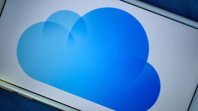 logo de icloud en la pantalla de un iphone