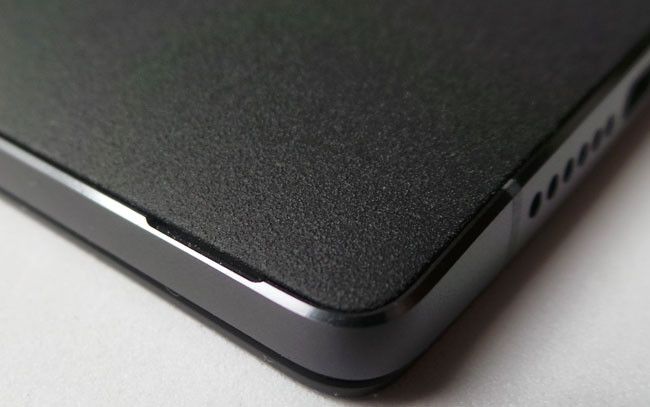 Muesca de apertura del OnePlus 2