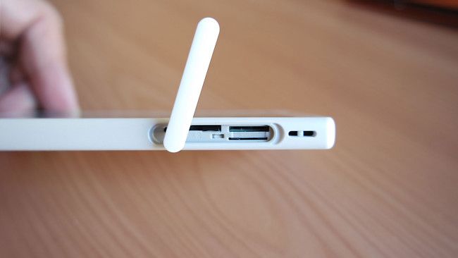 Sony Xperia Z5 Compact ranura microSD y SIM