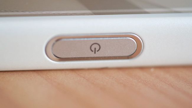 Sony Xperia Z5 Compact detalle del lector de huellas dactilares.
