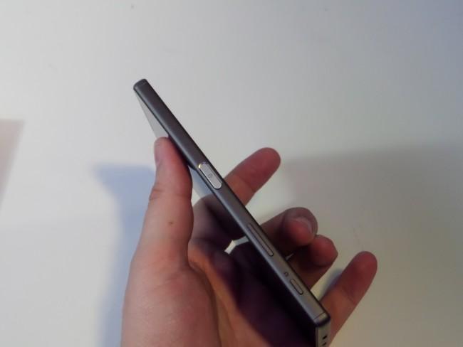 Sony Xperia Z5 perfil en mano