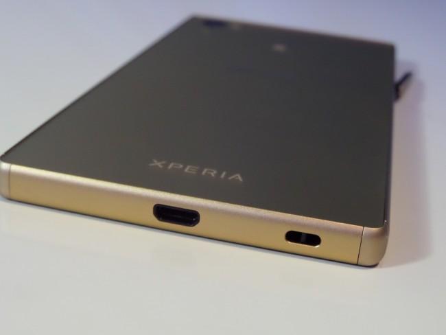 Sony Xperia Z5 USB dorado