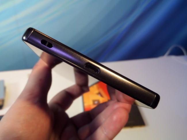 Sony Xperia Z5 Premium negro usb en mano
