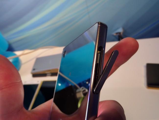 Sony Xperia Z5 Premium cromado en mano