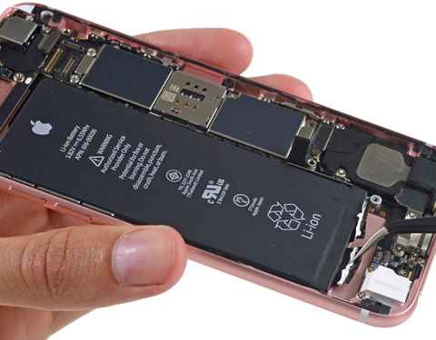 Sabéis por qué los iPhone 6s tienen baterías más pequeñas que los