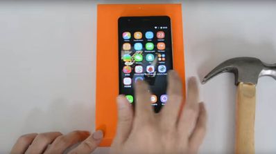 Oukitel K4000 martillazos