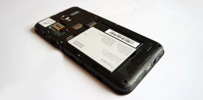 Interior del Alcatel OneTouch Pop 3 (5)
