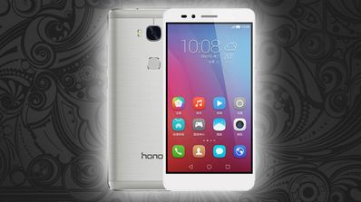 Honor 5X frontal sobre fondo negro