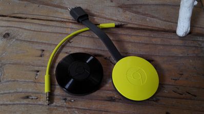 Chromecast Audio negro y Chromecast 2 amarillo